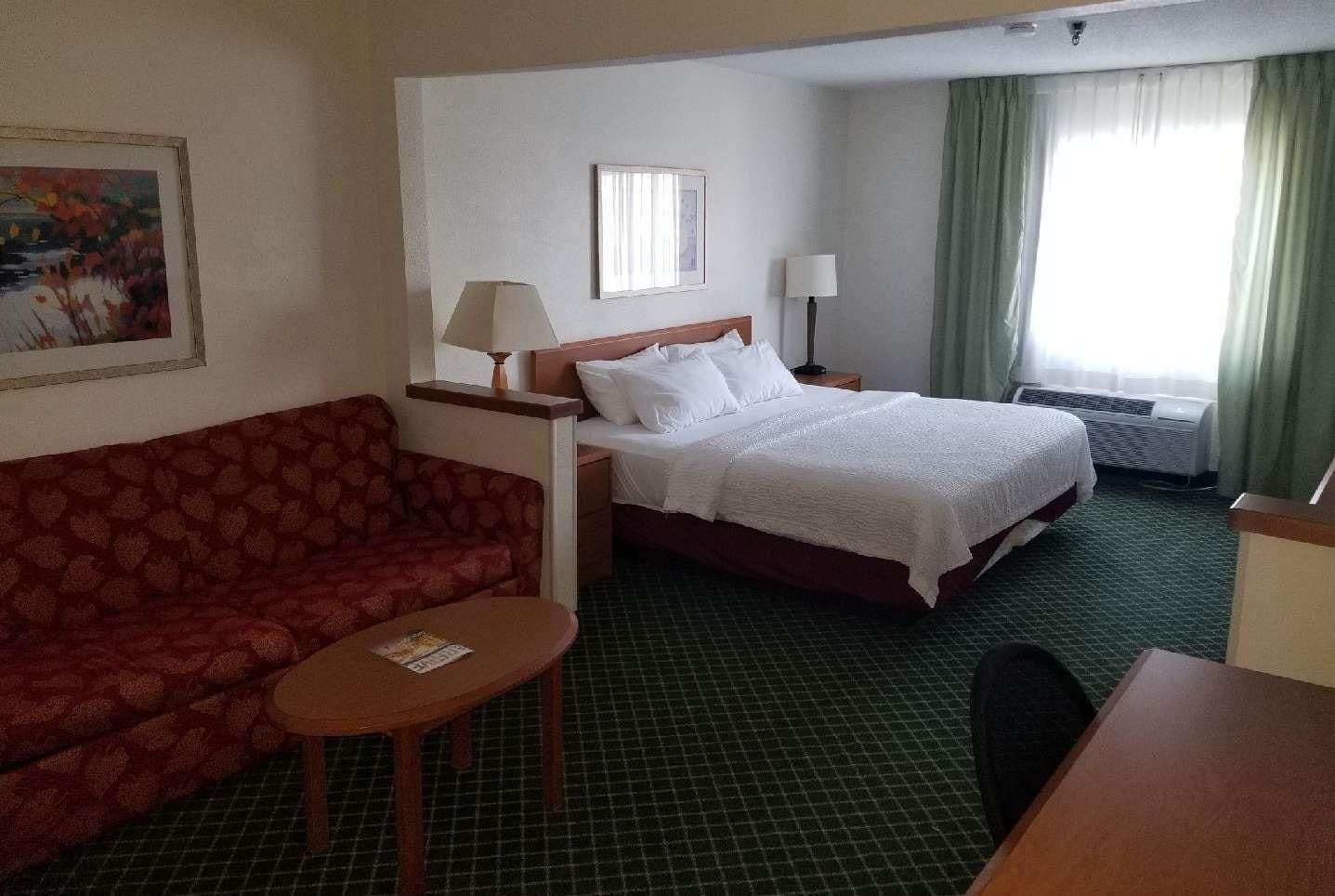Americinn By Wyndham Hudson Bagian luar foto