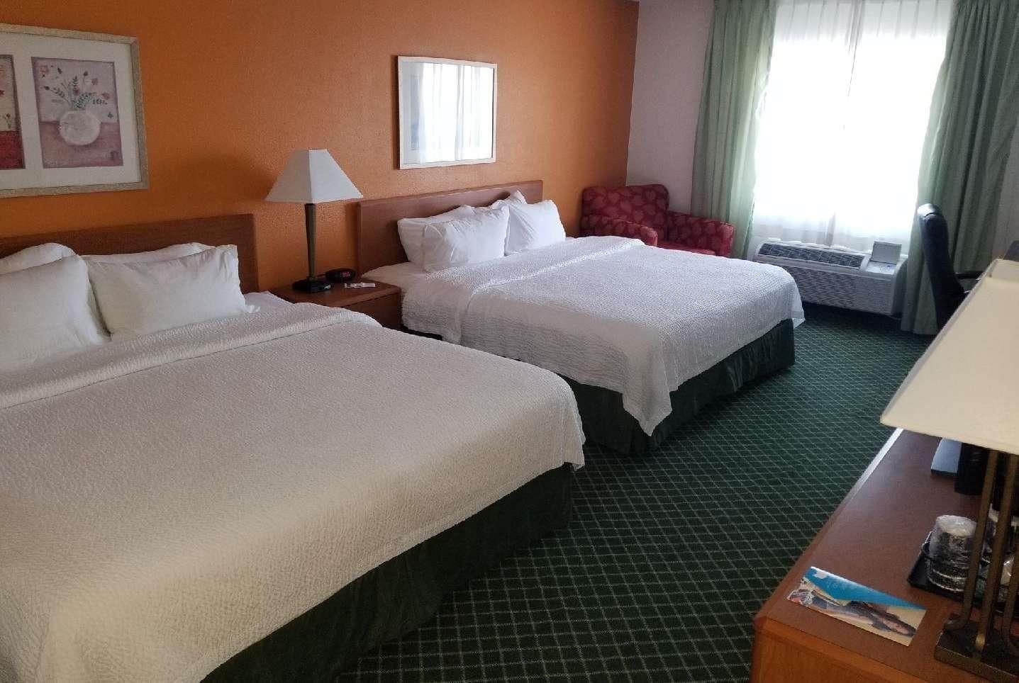Americinn By Wyndham Hudson Bagian luar foto