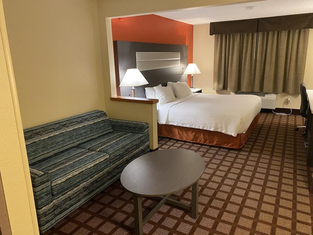 Americinn By Wyndham Hudson Bagian luar foto