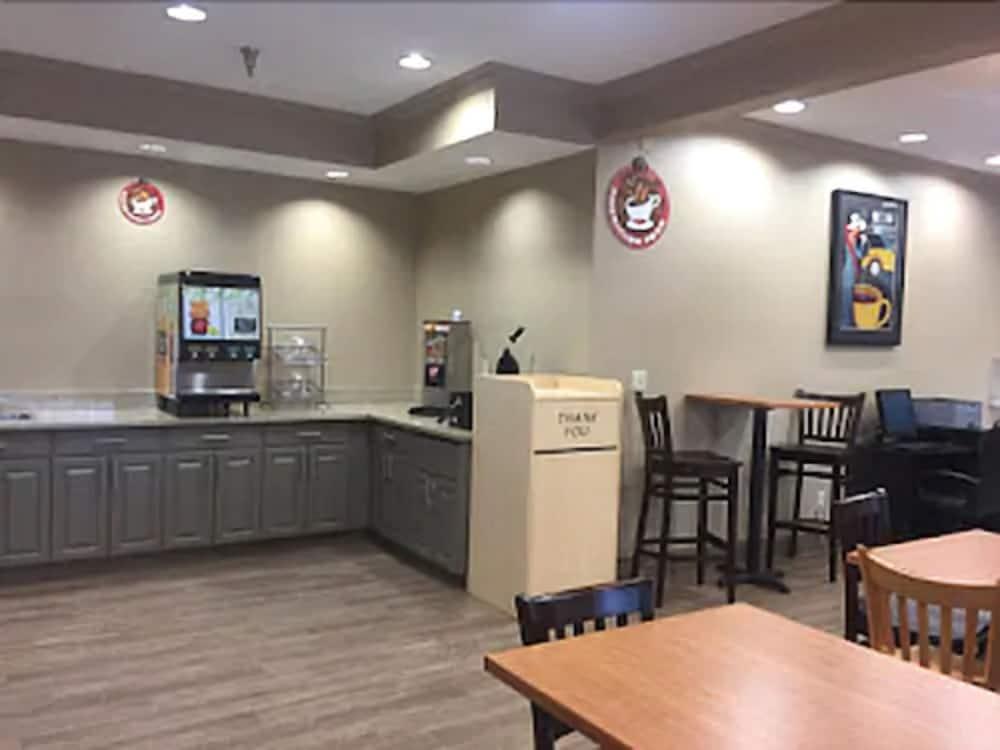 Americinn By Wyndham Hudson Bagian luar foto
