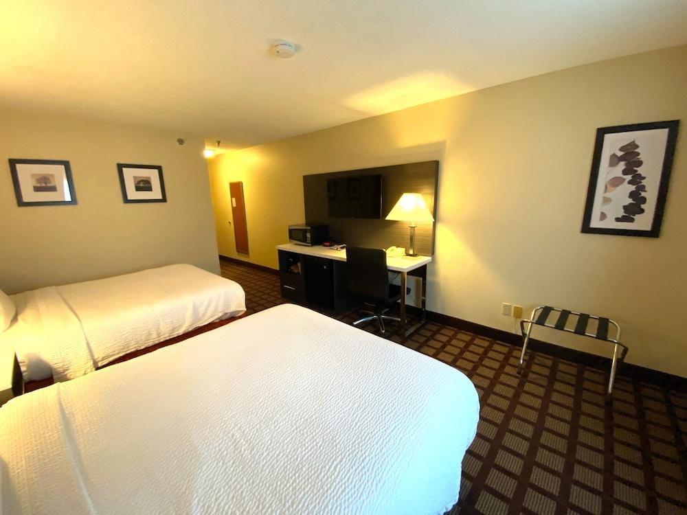 Americinn By Wyndham Hudson Bagian luar foto