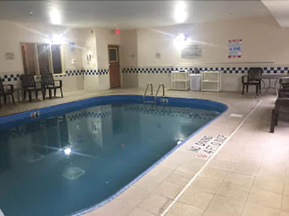 Americinn By Wyndham Hudson Bagian luar foto
