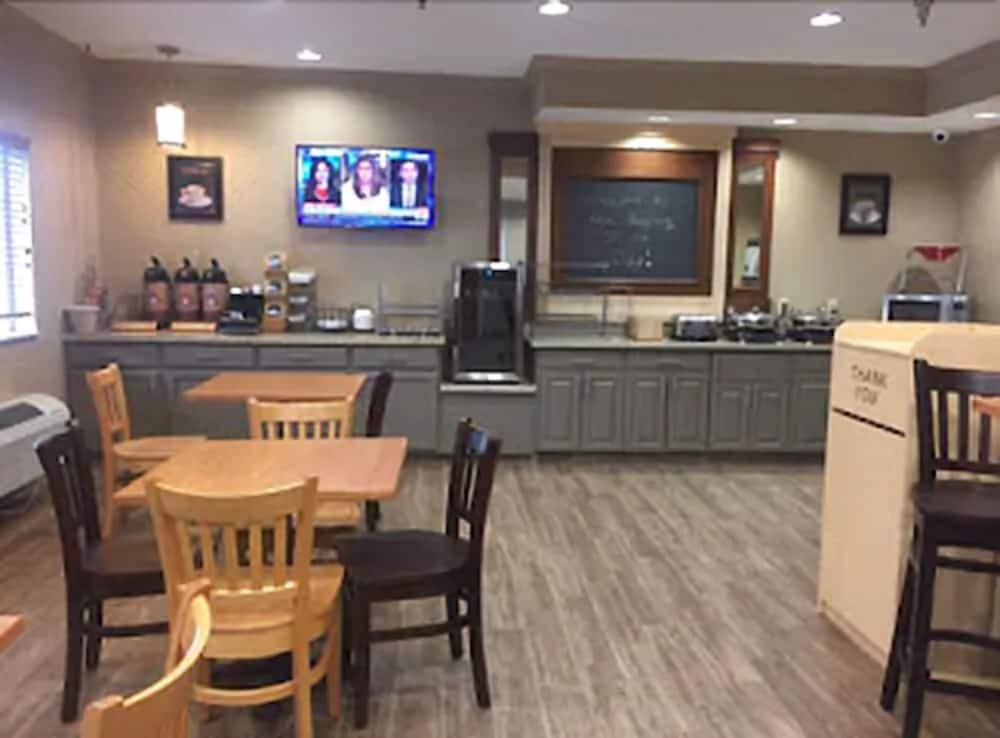 Americinn By Wyndham Hudson Bagian luar foto