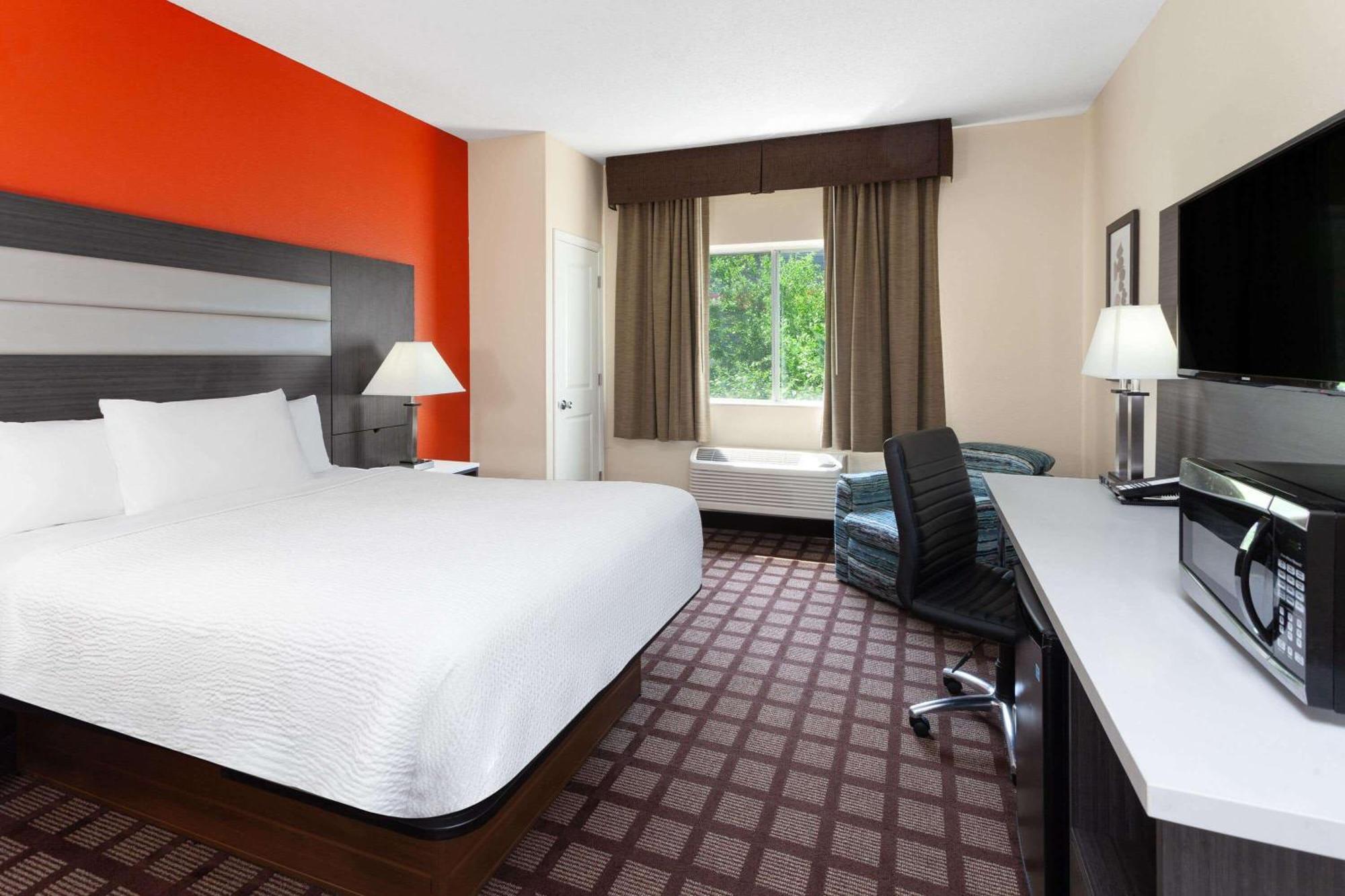 Americinn By Wyndham Hudson Bagian luar foto