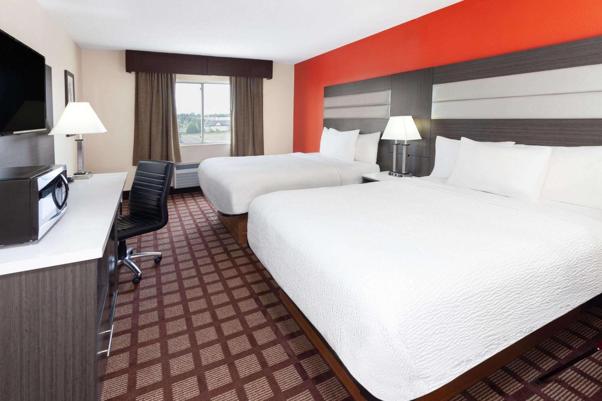 Americinn By Wyndham Hudson Bagian luar foto
