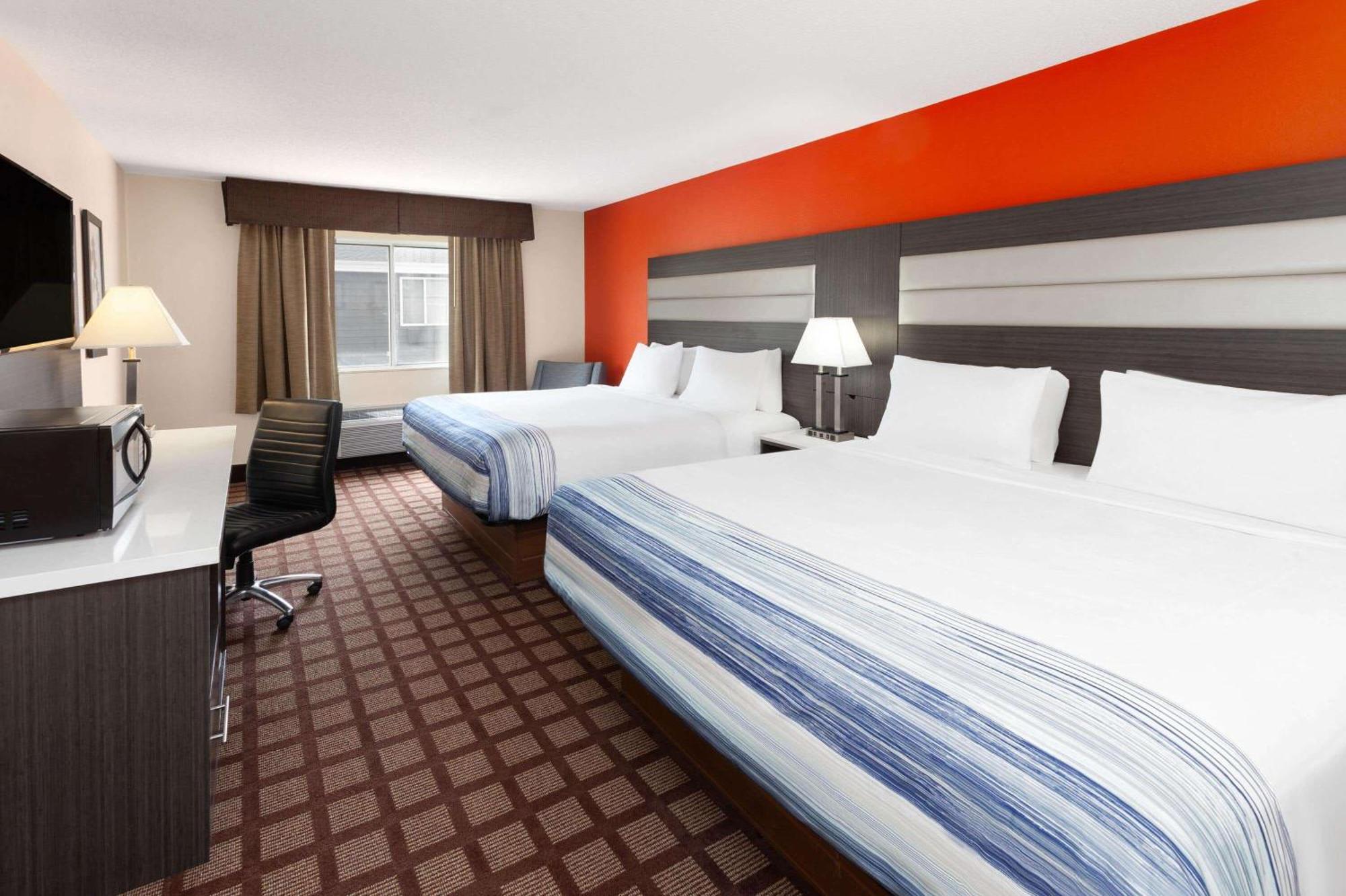Americinn By Wyndham Hudson Bagian luar foto