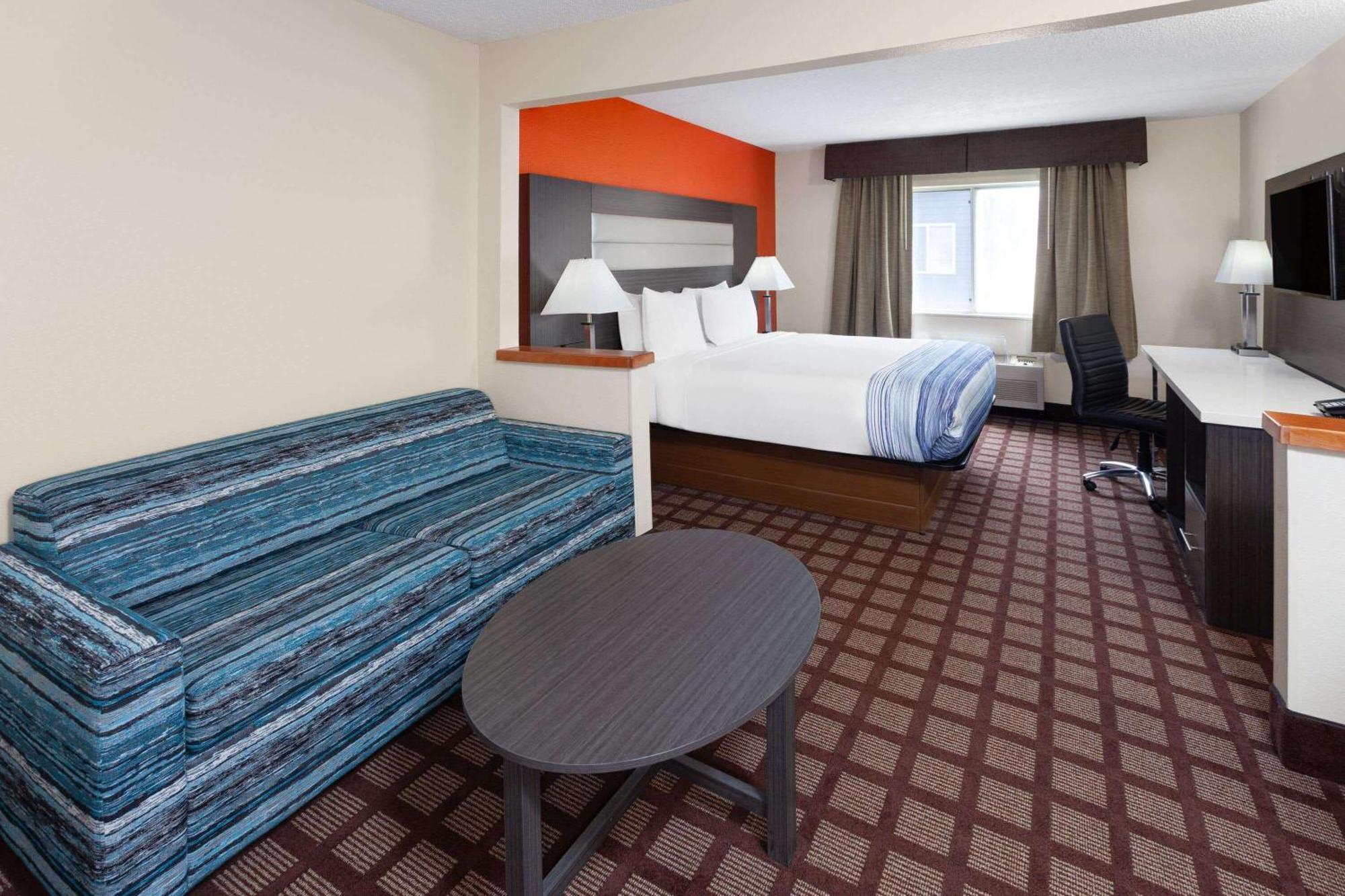 Americinn By Wyndham Hudson Bagian luar foto