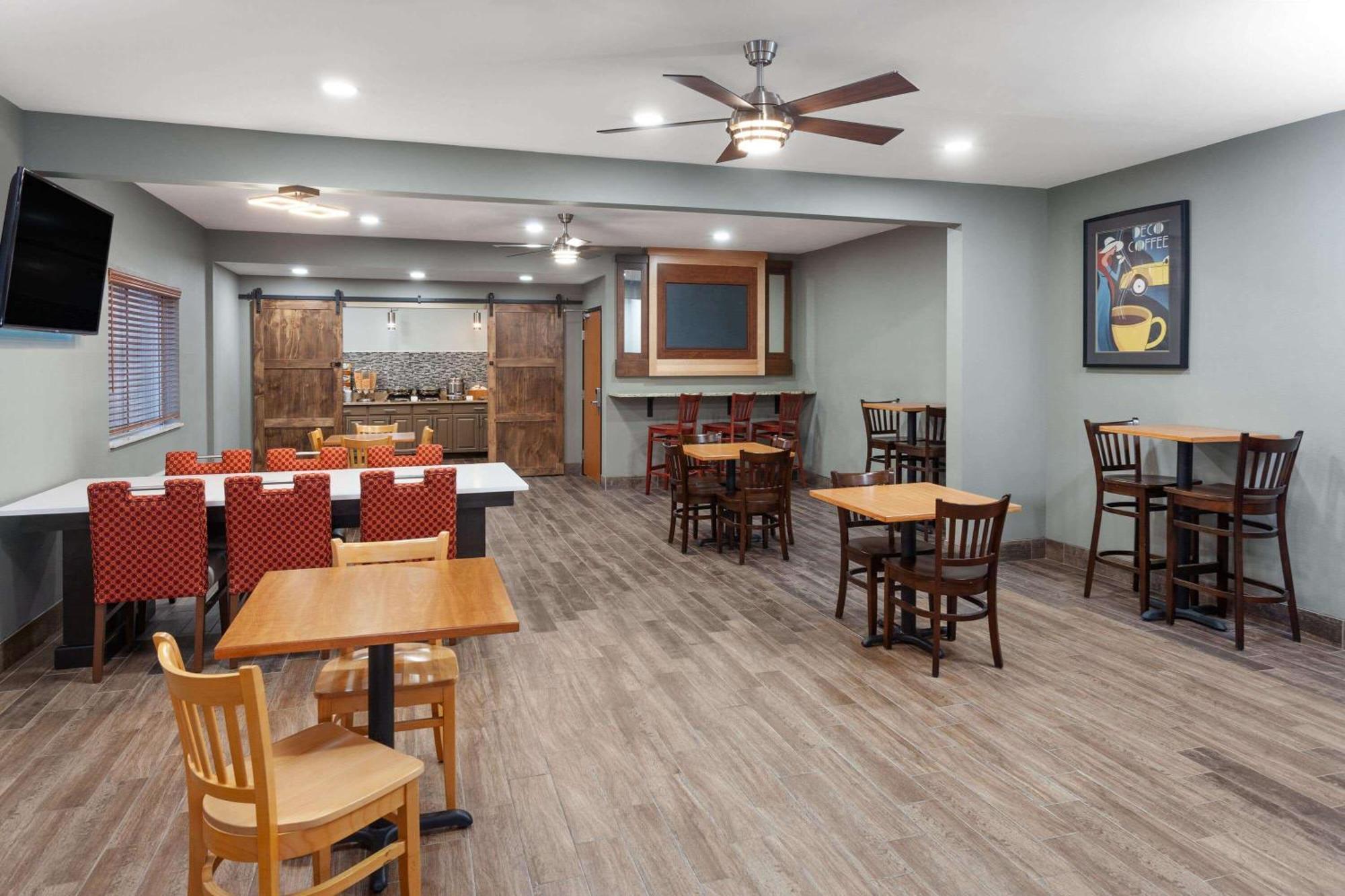 Americinn By Wyndham Hudson Bagian luar foto
