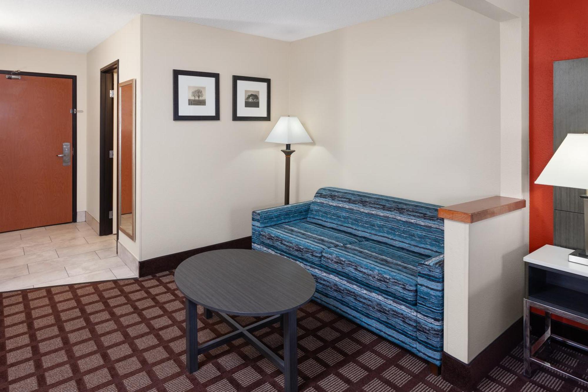 Americinn By Wyndham Hudson Bagian luar foto
