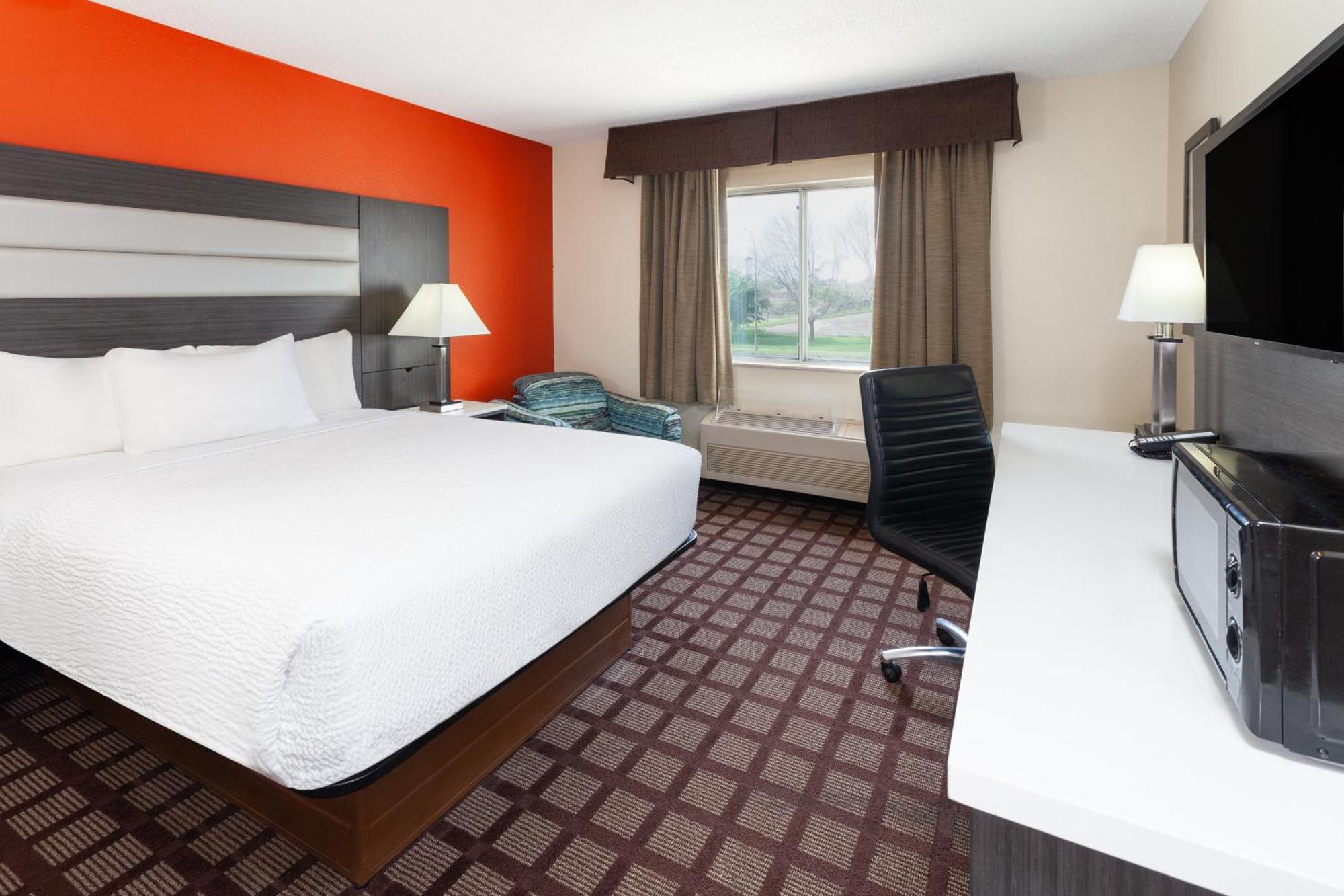 Americinn By Wyndham Hudson Bagian luar foto