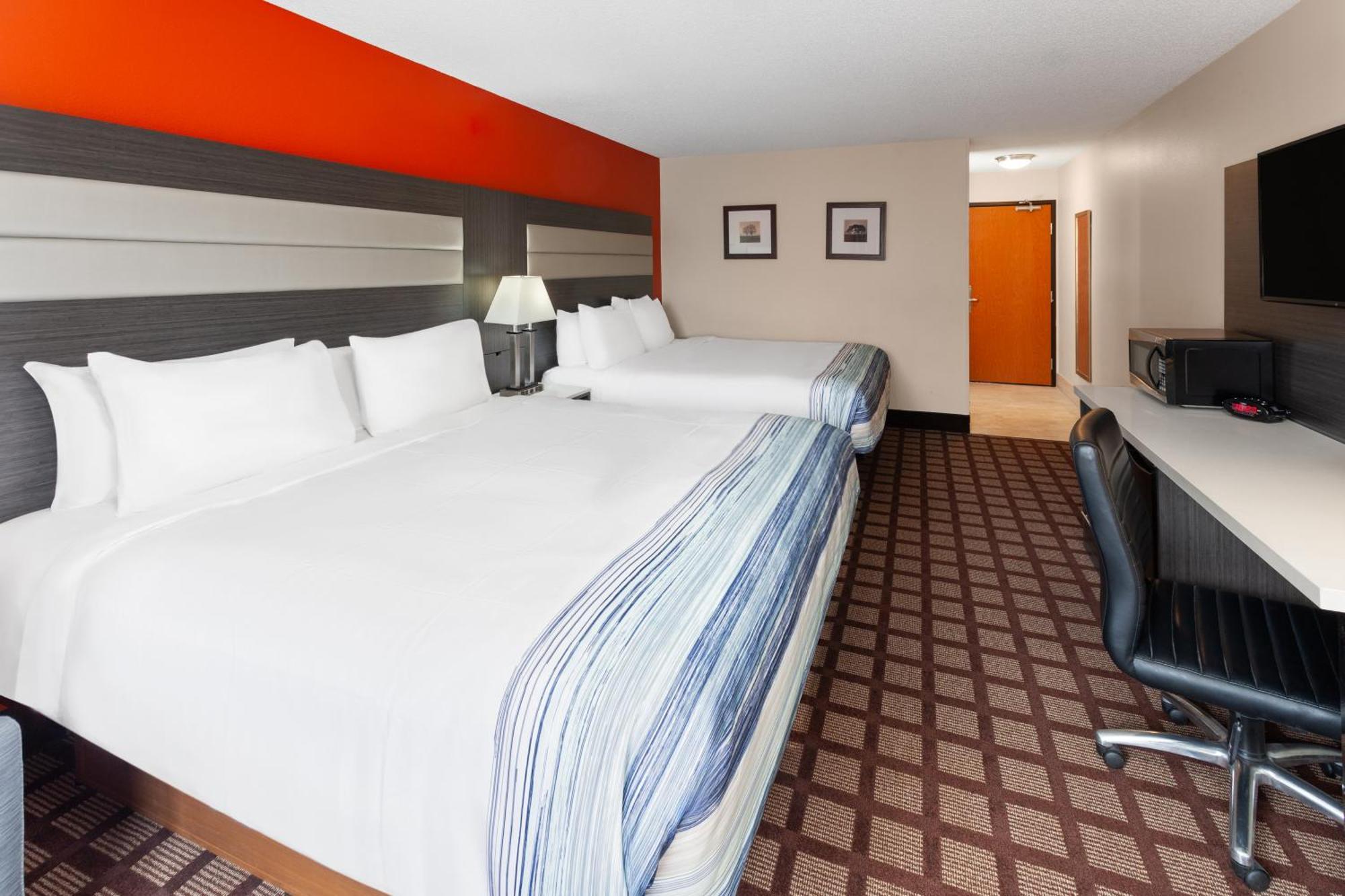 Americinn By Wyndham Hudson Bagian luar foto