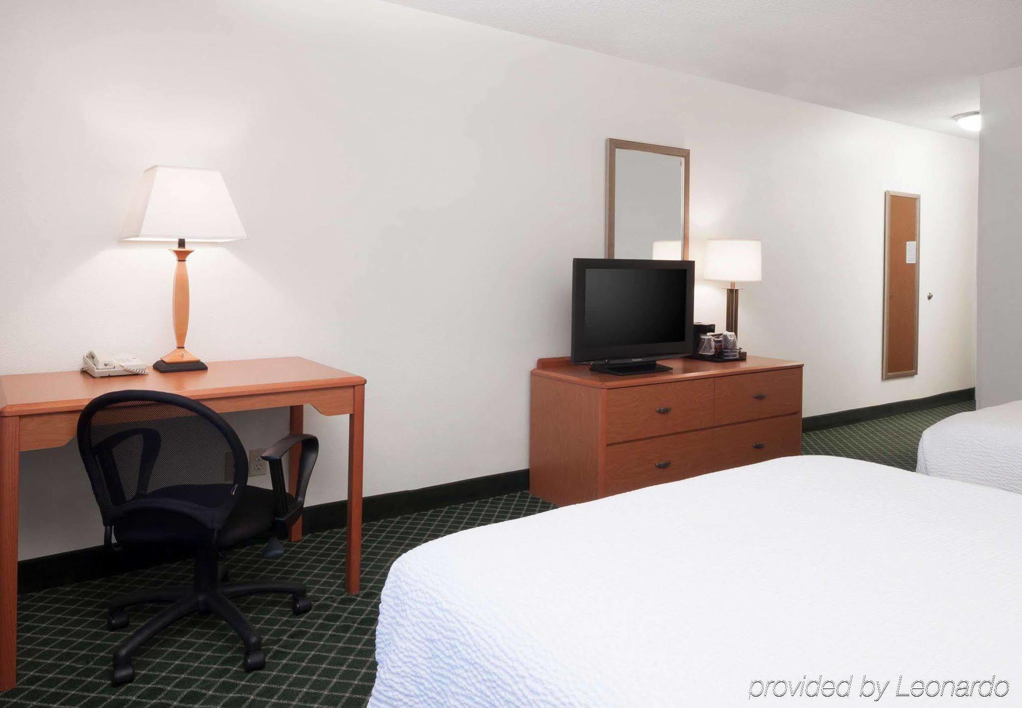 Americinn By Wyndham Hudson Bagian luar foto