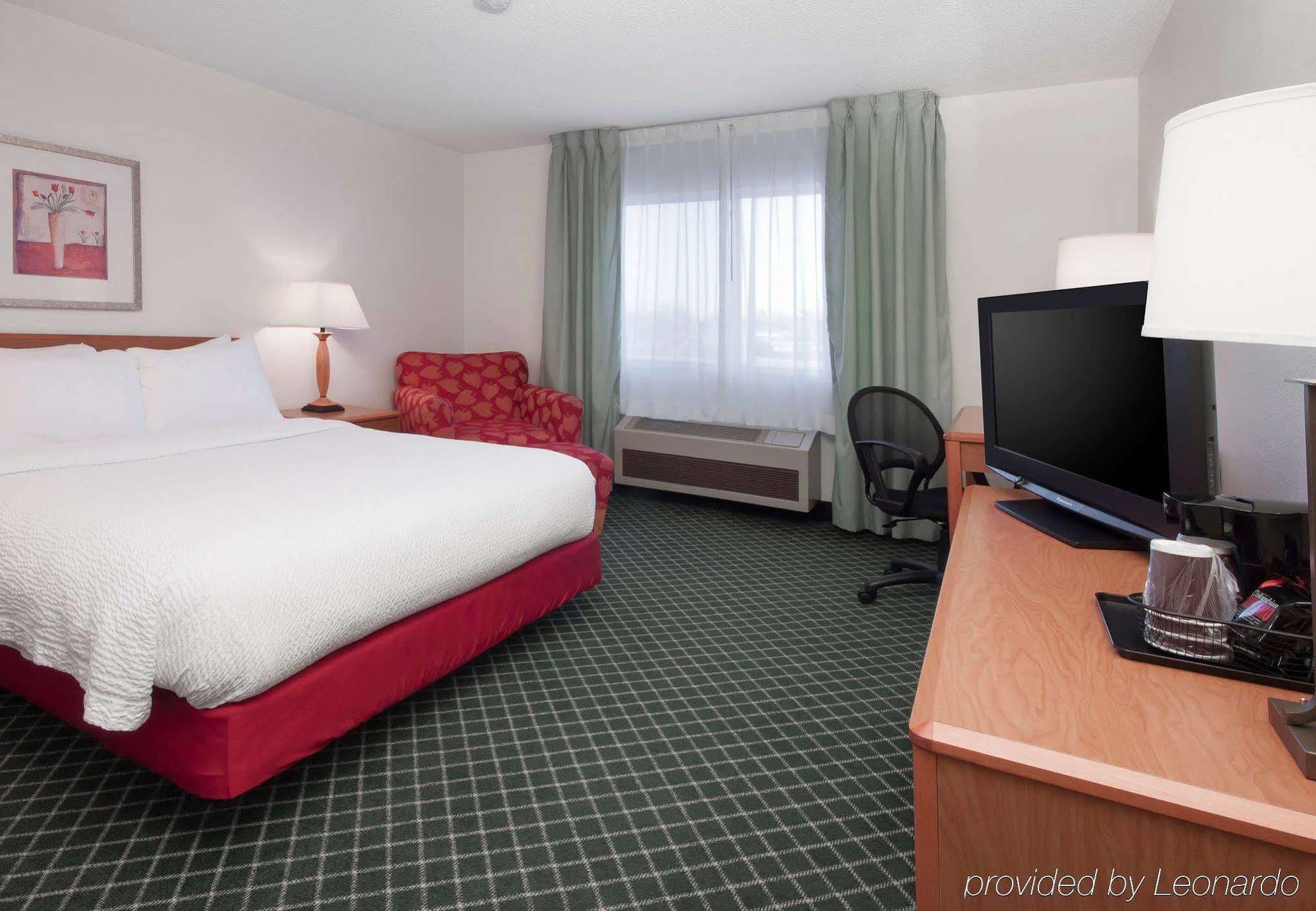 Americinn By Wyndham Hudson Bagian luar foto
