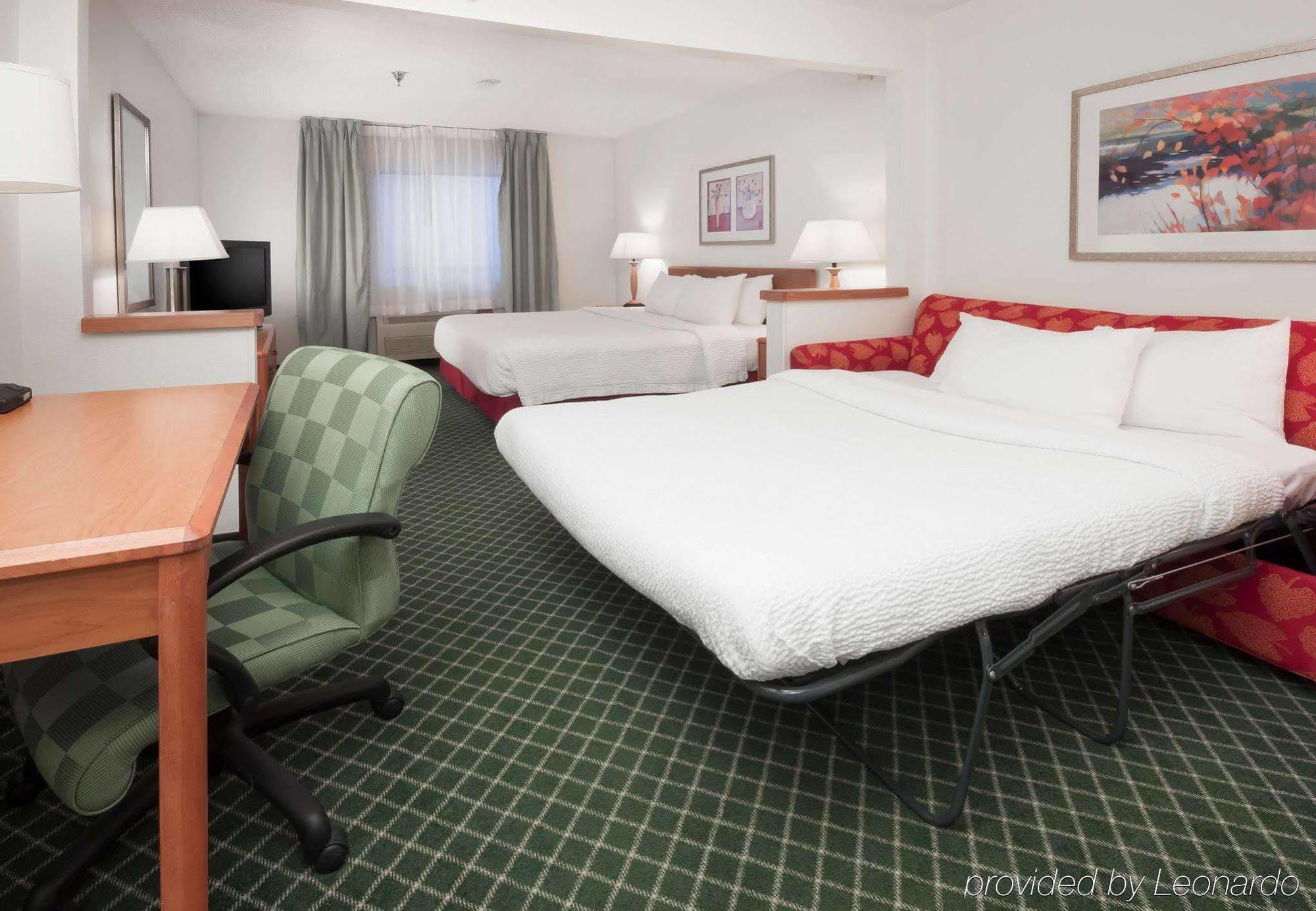Americinn By Wyndham Hudson Bagian luar foto